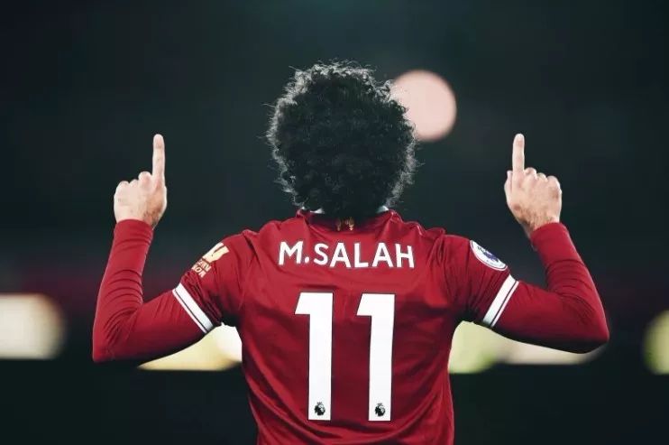 埃及队在主场比赛中展现出色实力获得胜利,掌声雷动 埃及队在主场比赛中展现出色实力获得胜利,掌声雷动