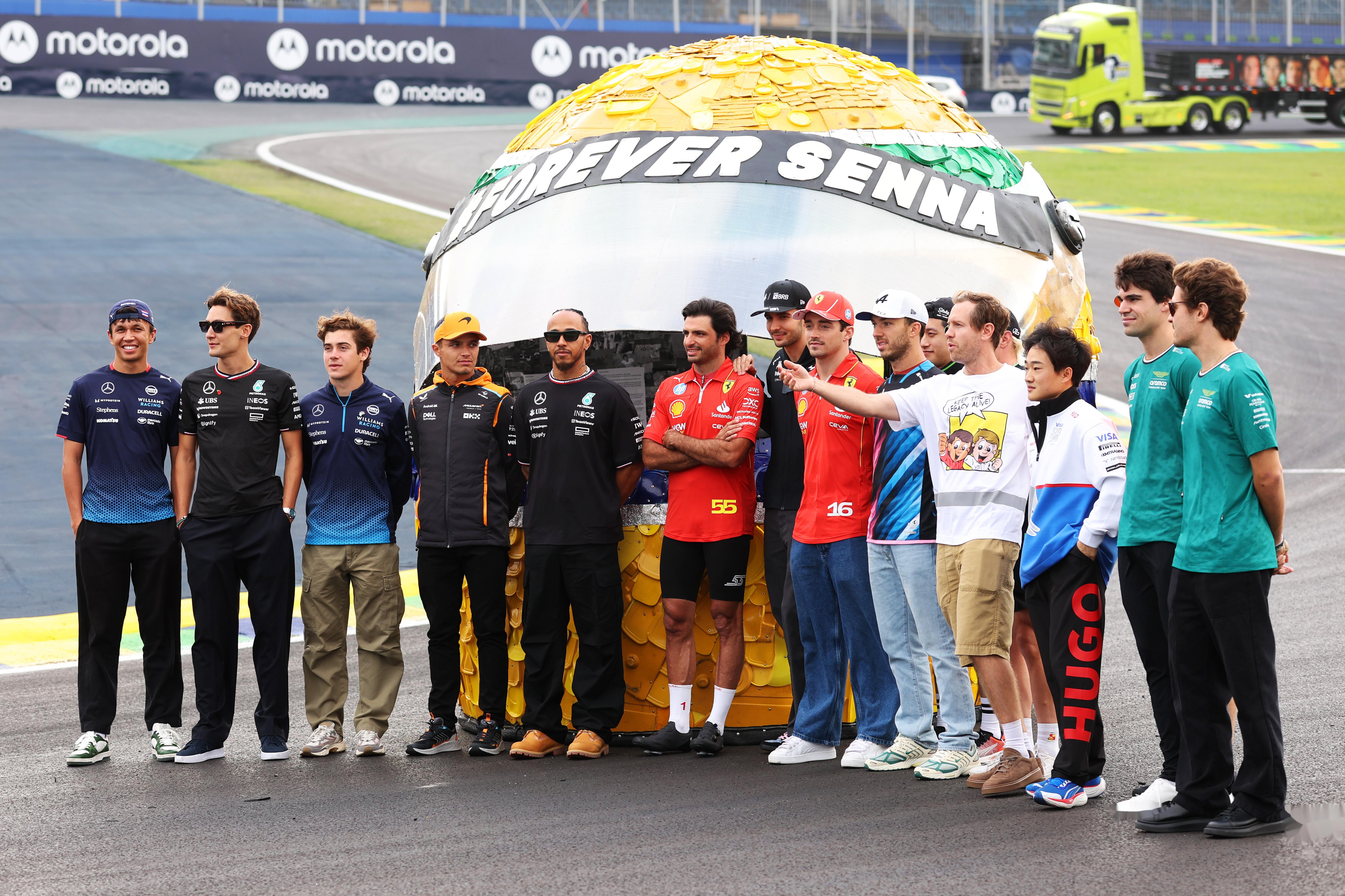 阿斯顿马丁横扫红牛车队，塞恩斯刷新纪录的简单介绍