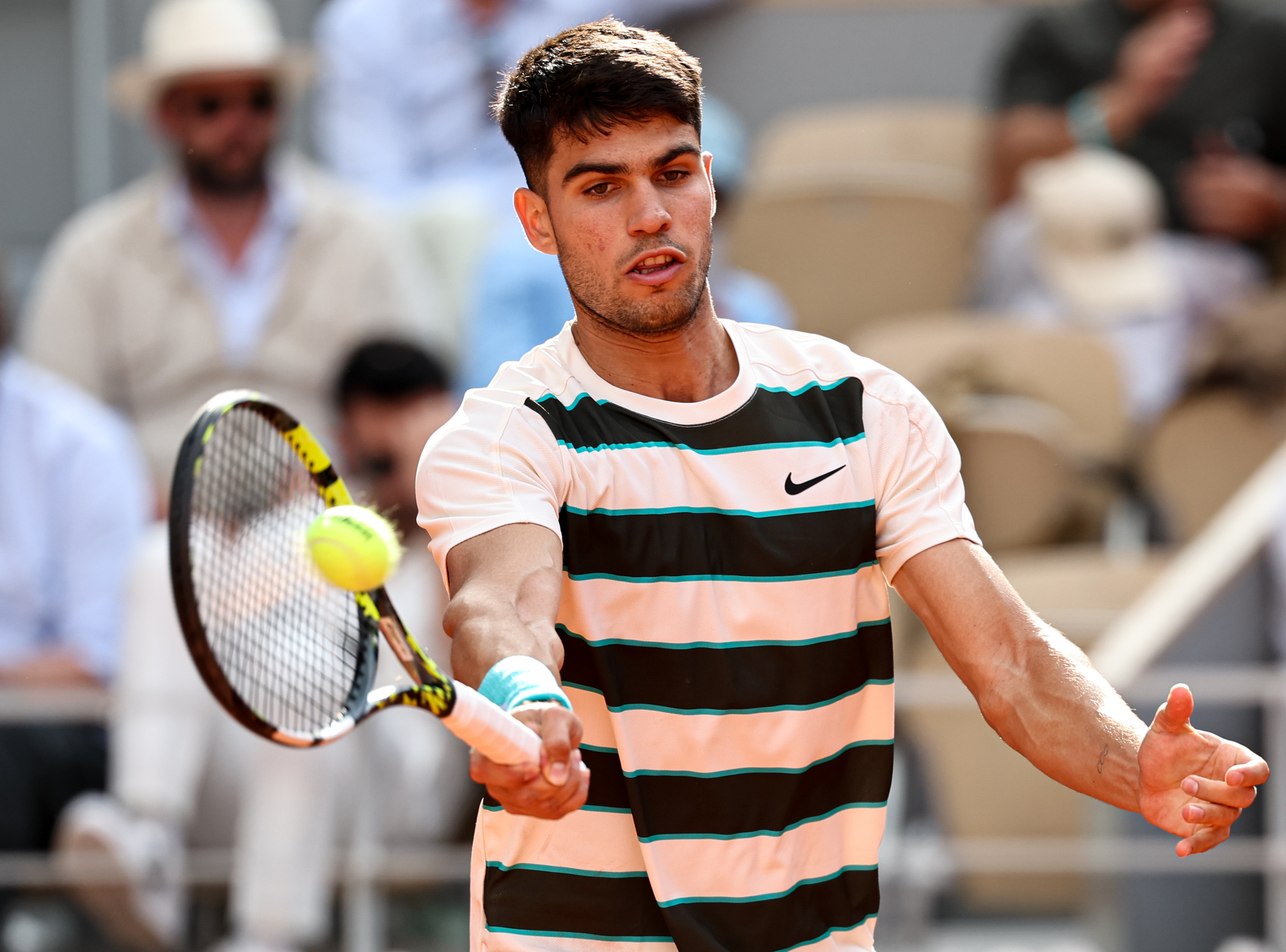 开云APP-包含法网险胜拉沃尔杯，阿尔卡拉斯惊艳四座的词条