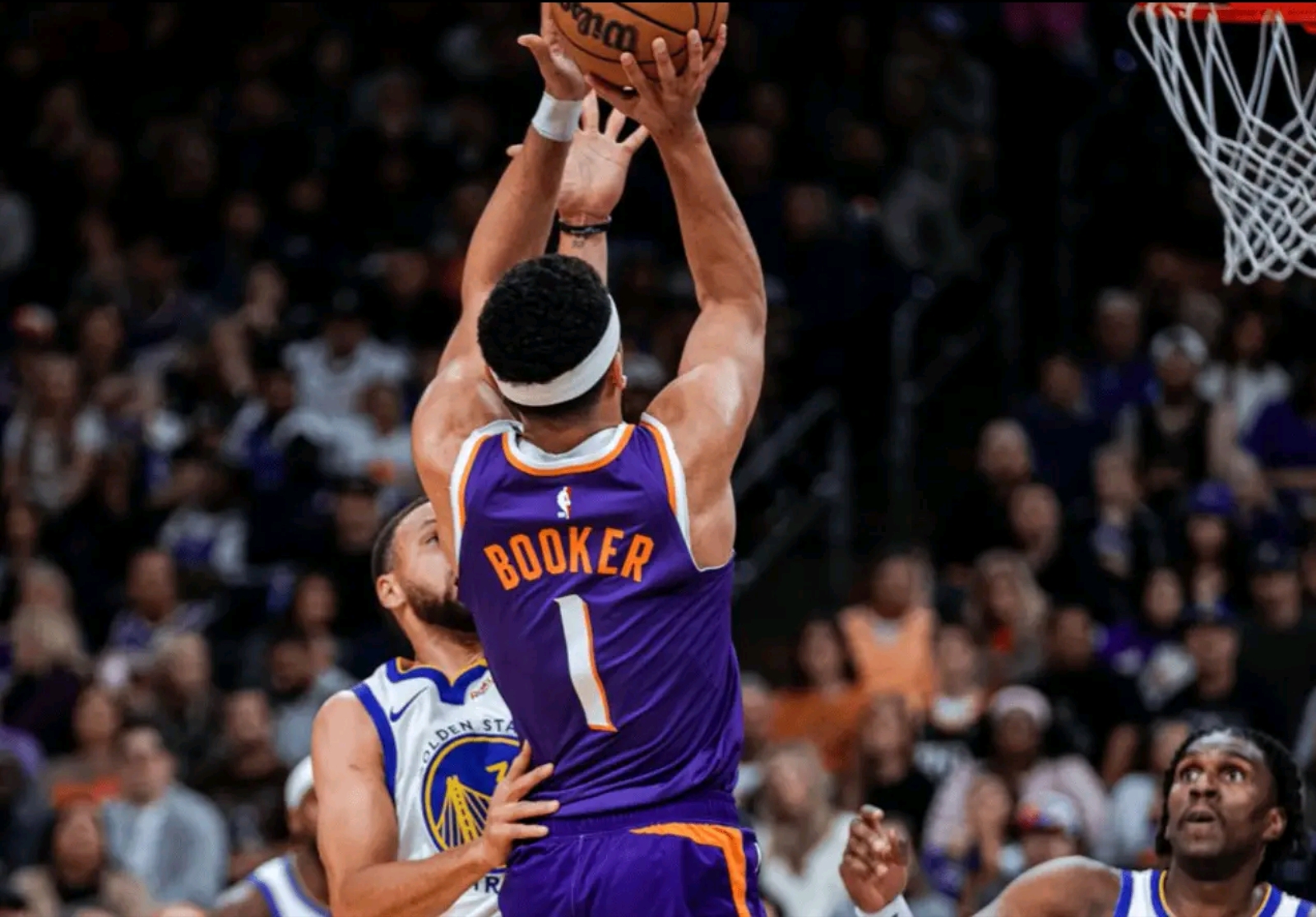 开云体育登录-火箭横扫太阳，布克点燃赛场