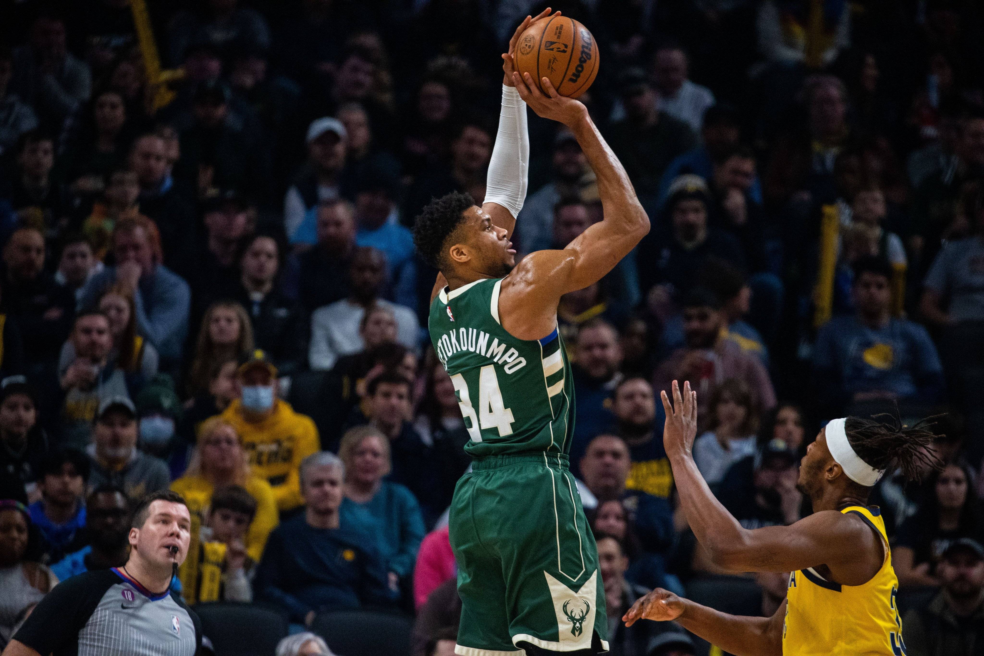 雄鹿轻取四川队，乔治刷新纪录