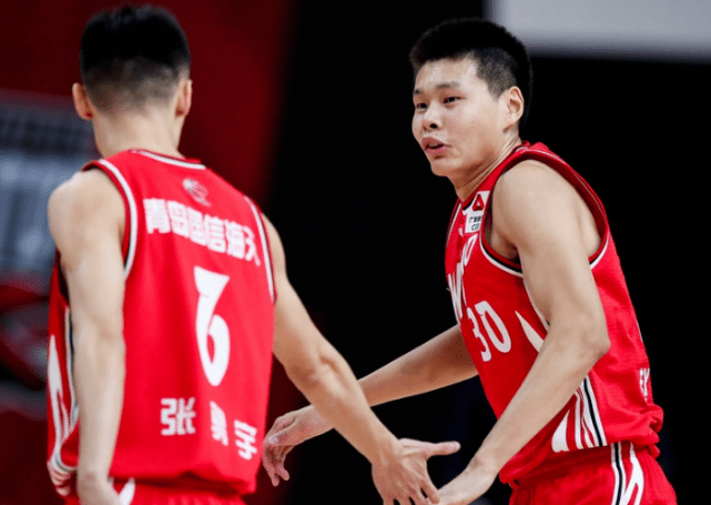 太阳险胜爵士，郭艾伦带队取胜