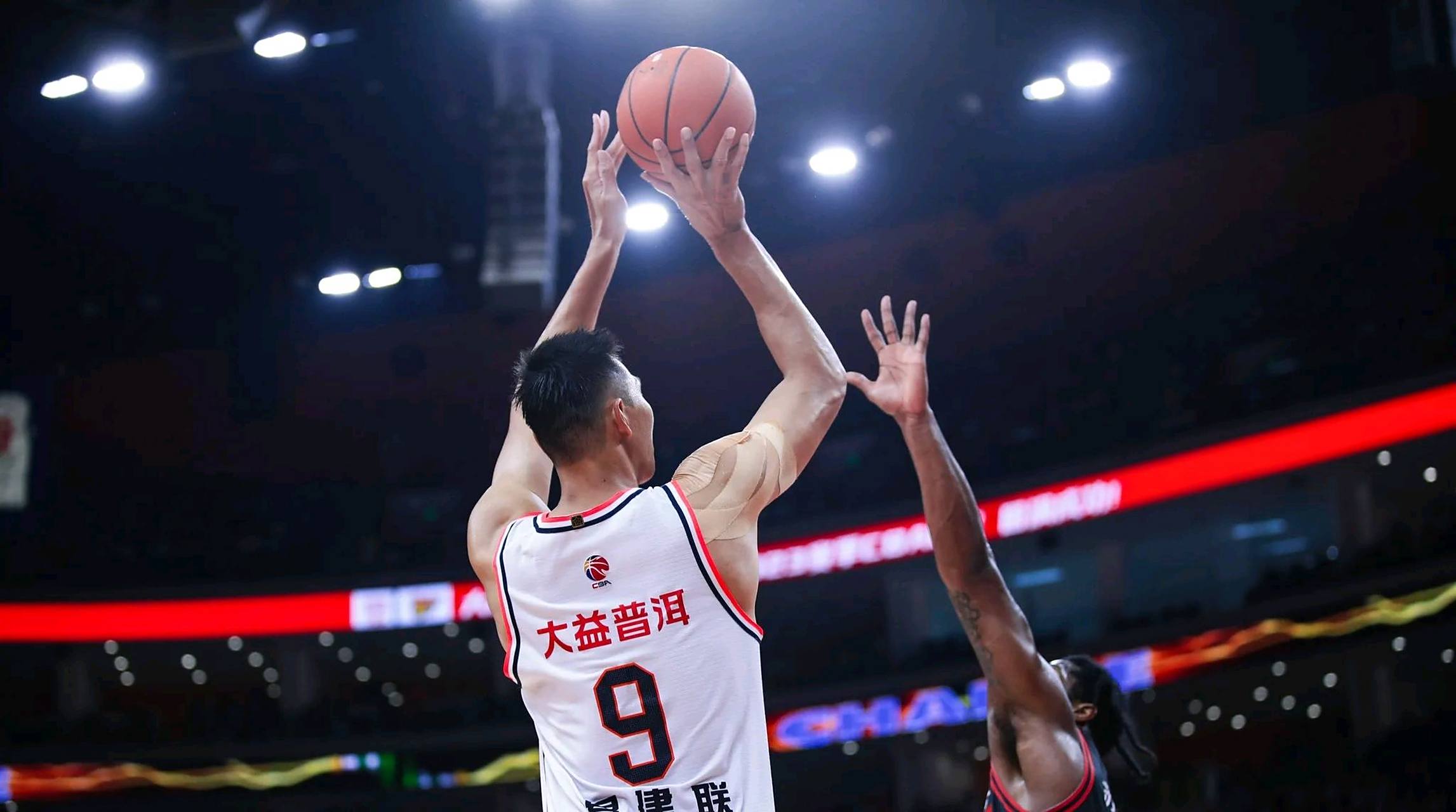 深圳队逆转四川队，易建联扛起全队