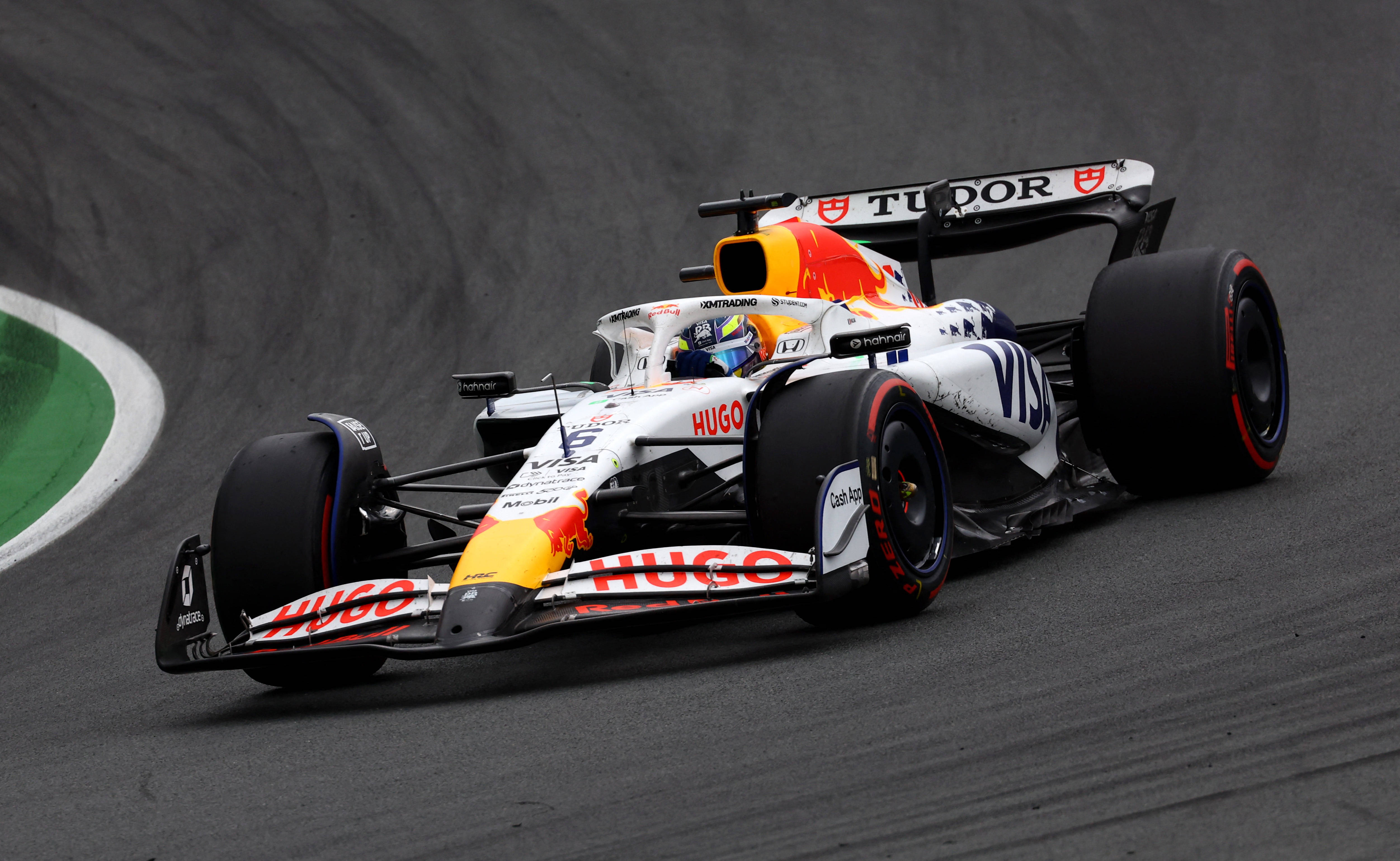 迈凯伦险胜红牛二队，皮亚斯特里状态火热