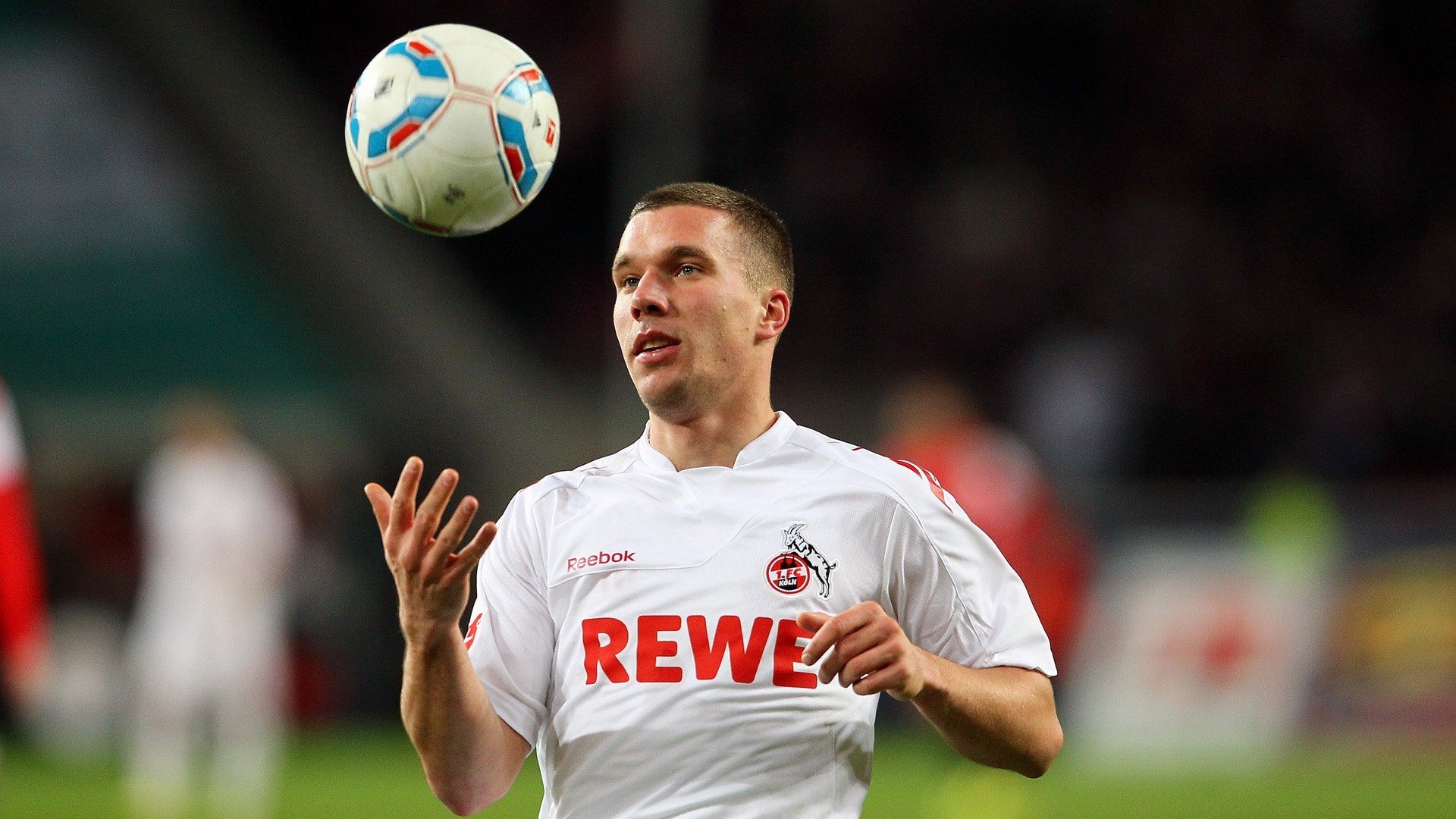 格纳布里独中两元难救主，哥伦比亚爆冷险胜拜仁